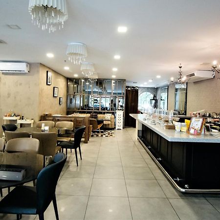 Traders Inn Brunei Бандар Сери Бегаван Екстериор снимка