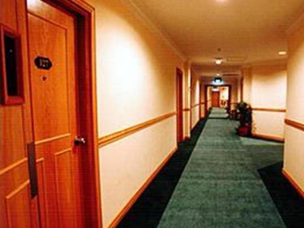 Traders Inn Brunei Бандар Сери Бегаван Екстериор снимка
