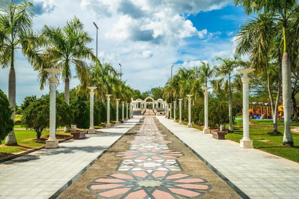Traders Inn Brunei Бандар Сери Бегаван Екстериор снимка