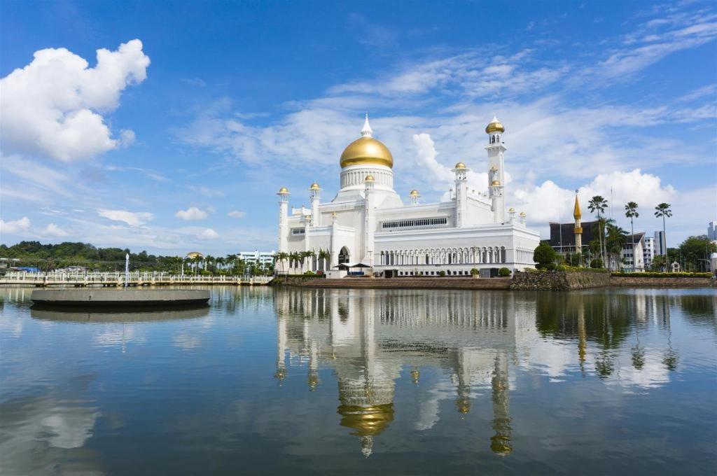 Traders Inn Brunei Бандар Сери Бегаван Екстериор снимка