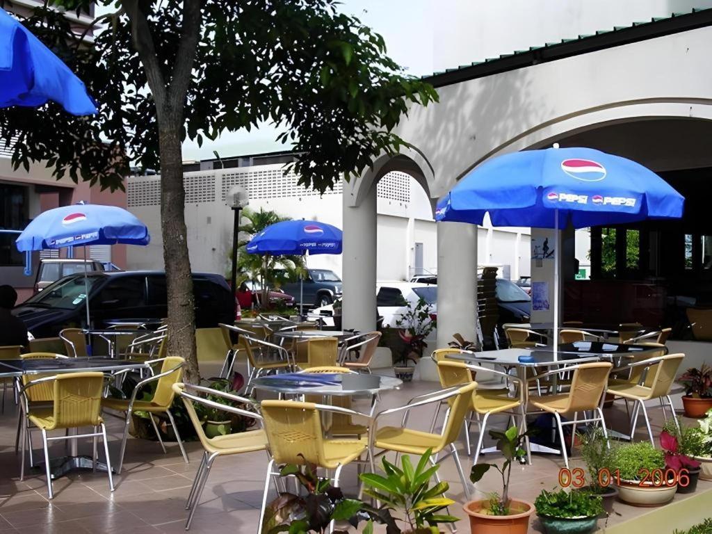 Traders Inn Brunei Бандар Сери Бегаван Екстериор снимка
