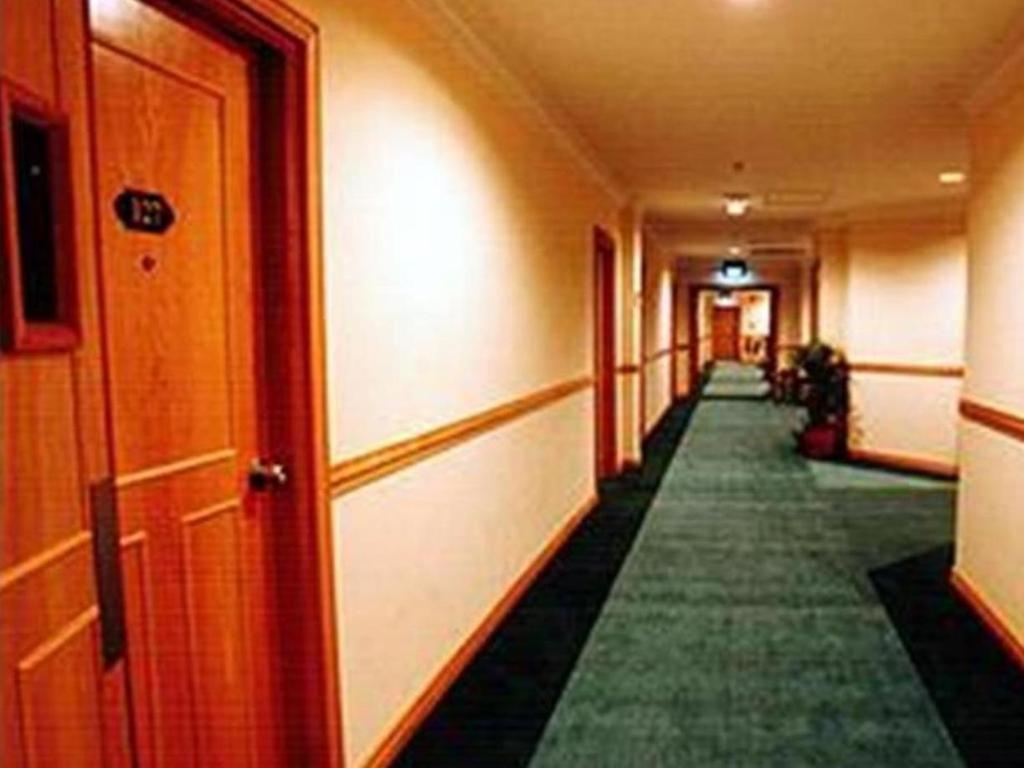 Traders Inn Brunei Бандар Сери Бегаван Екстериор снимка