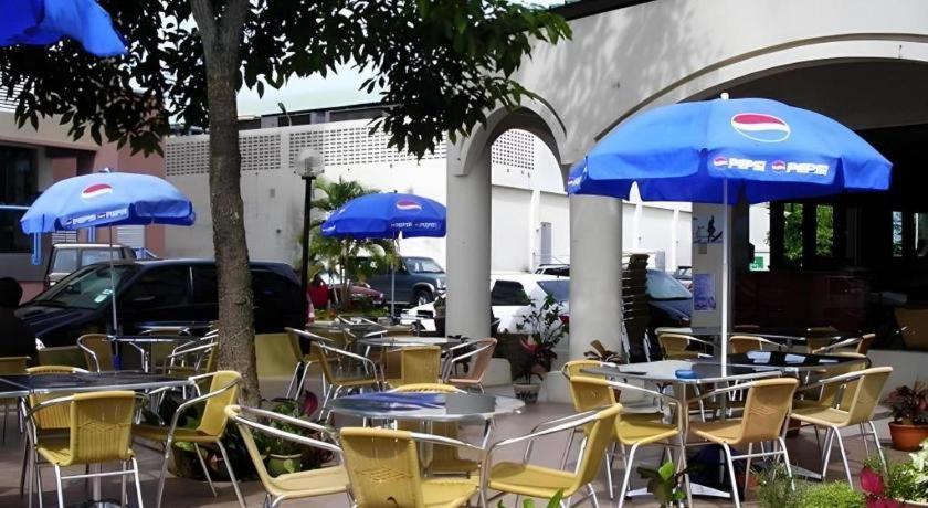 Traders Inn Brunei Бандар Сери Бегаван Екстериор снимка