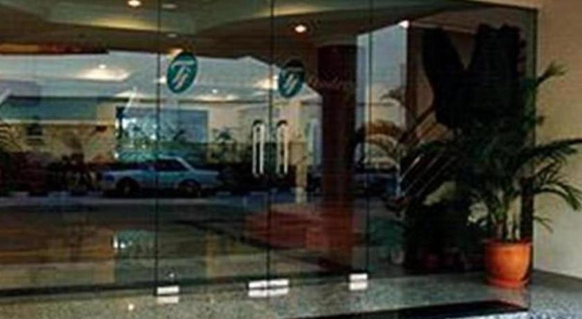 Traders Inn Brunei Бандар Сери Бегаван Екстериор снимка