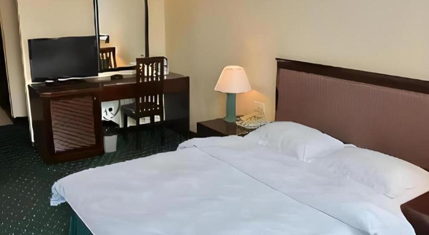 Traders Inn Brunei Бандар Сери Бегаван Екстериор снимка