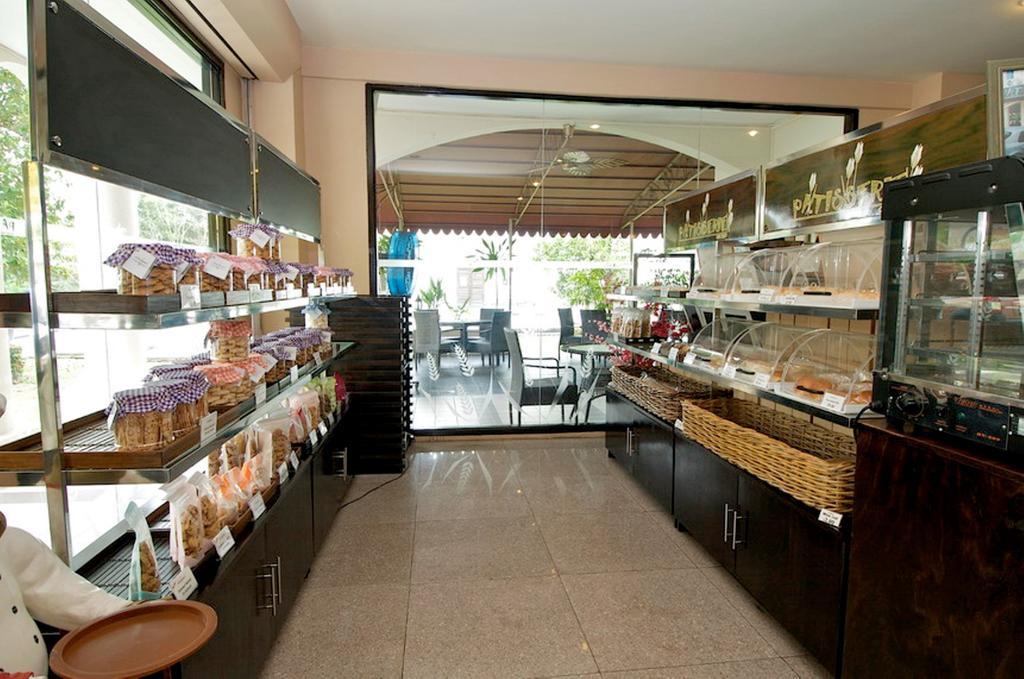 Traders Inn Brunei Бандар Сери Бегаван Екстериор снимка