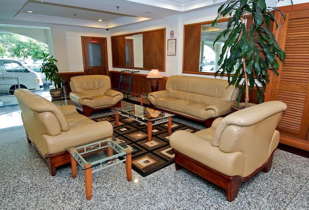 Traders Inn Brunei Бандар Сери Бегаван Екстериор снимка